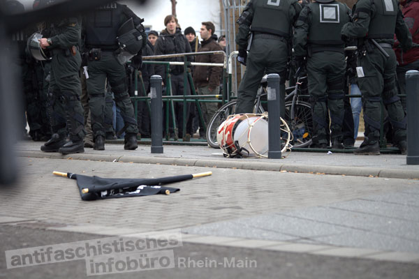 Nach der Auseinandersetzung mit der Polizei - Neonazis am 18.02.2012 in Worms