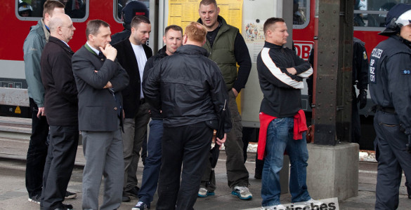 Ganze elf Neonazis schafften es am 1. Mai in Frankfurt zum Ort der angekündigten "Großkundgebung". Etwa 150 weitere hielten in Hanau eine kurze Kundgebung ab ...