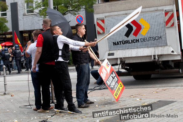 Machten keine gute Figur in Hanau - Ordner der NPD am 27. August in Hanau 