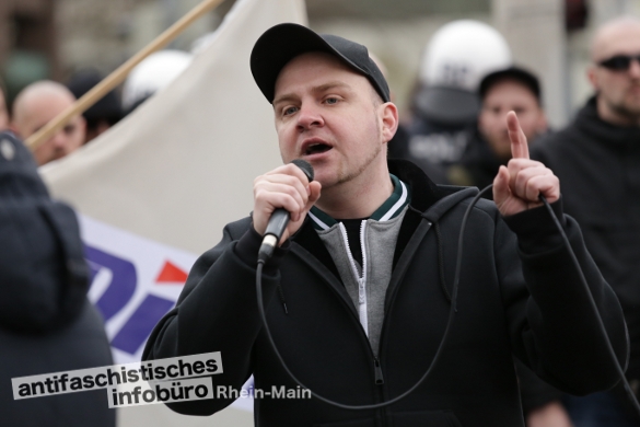 Kürzlich noch in Haft, jetzt als Redner auf der Straße: Sven Skoda am 15. März 2014 in Koblenz