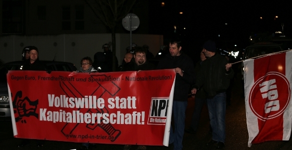 Nur 16 SympathisantInnen und Mitglieder der NPD haben am 19. Dezember 2014 an einem Naziaufmarsch in Trier-Euren teilgenommen. Zu dem Aufmarsch unter dem Motto „Fackelzug gegen Asylbetrug“ hatte der NPD […]