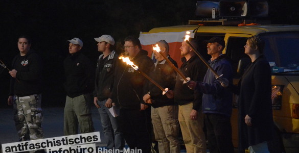 Sieben Gesinnungsgefährten folgten am 8. Mai dem Aufruf des Trierer NPD-Chefs Safet Babic zu einer Kundgebung auf dem Trierer Petrisberg. Gegen TeilnehmerInnen der NPD-Versammlung leitete die Polizei Ermittlungsverfahren ein.