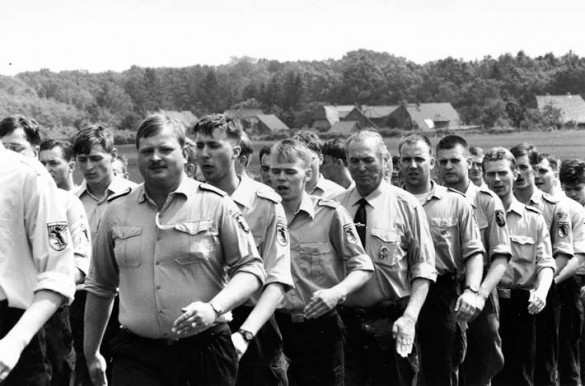 Vorbild Wiking-Jugend? Aufmarsch der Wiking-Jugend, 1994